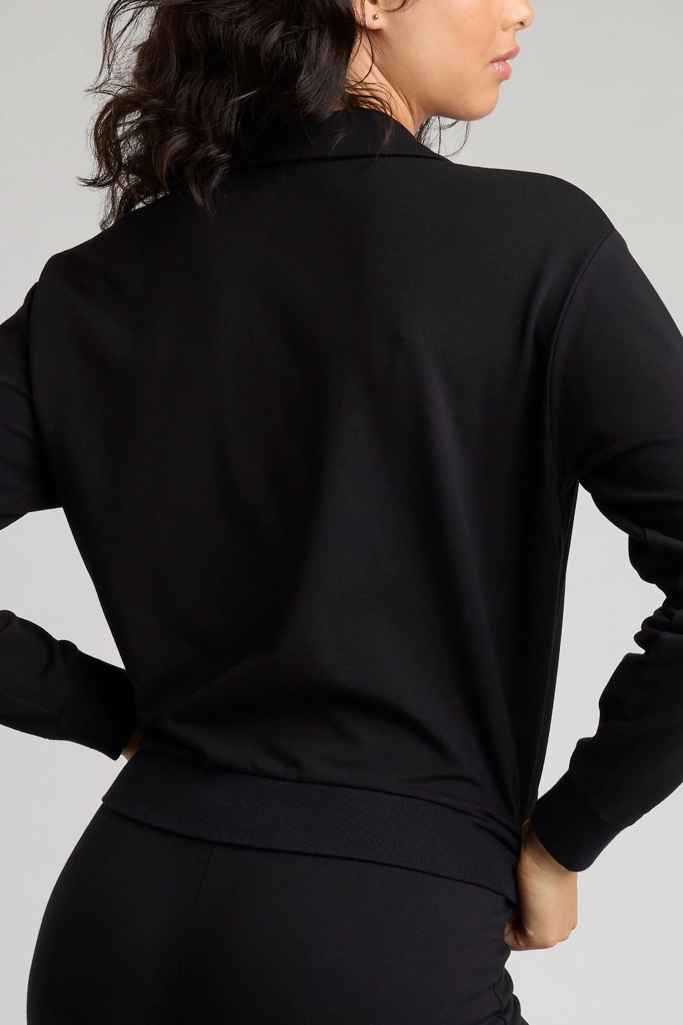 Club Pullover in Black - Image 4