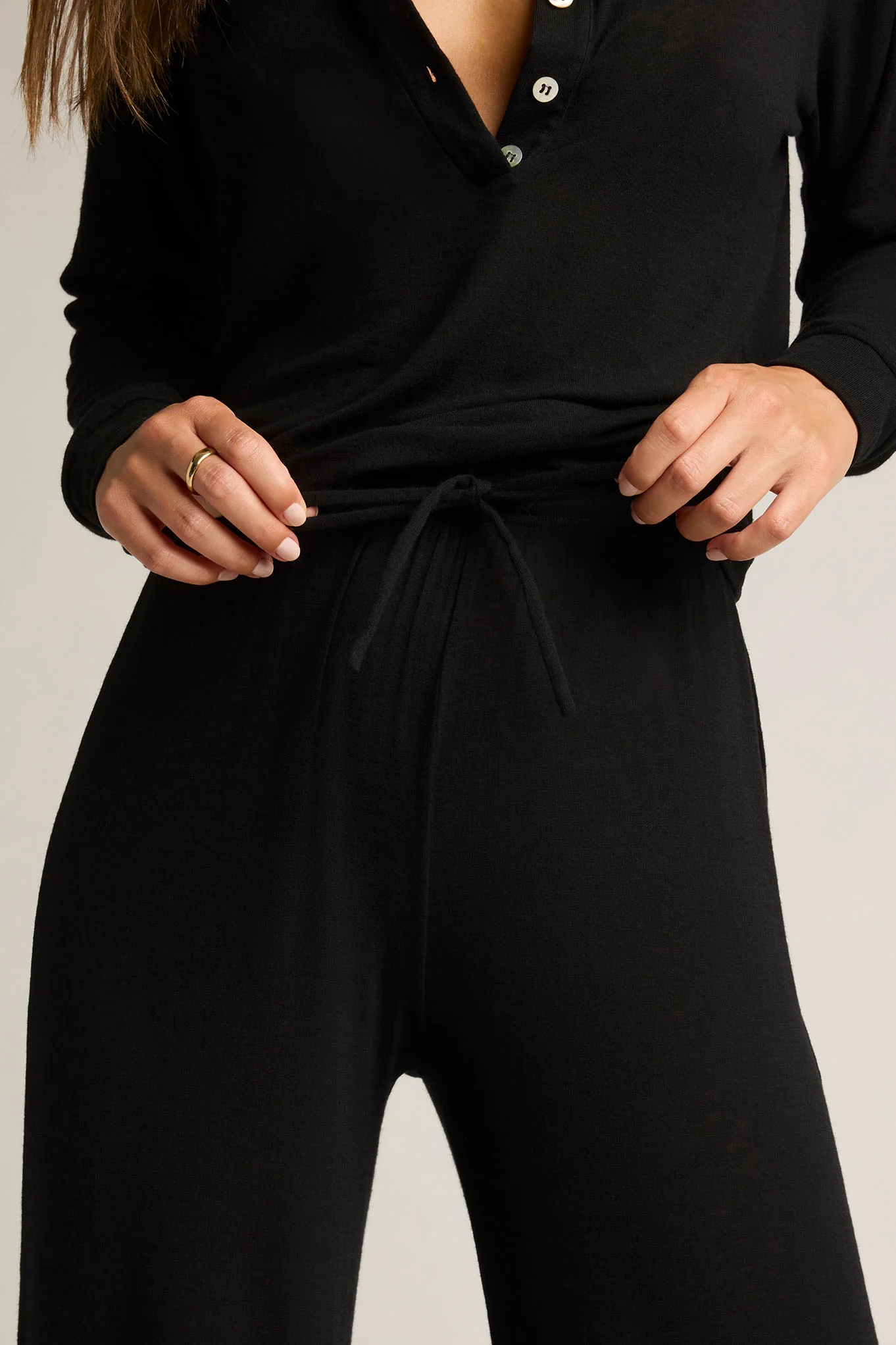 Fino Featherweight Cashmere Track Pant in Black - Image 2